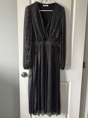 Suzy Shier Black Metallic Long Sleeve V-Neck Dress